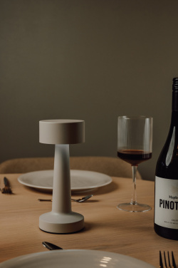 Logotrade reklaamkingitused pilt: VINGA Maris RCS metallist ja taaskasutatud ABS-ist laualamp